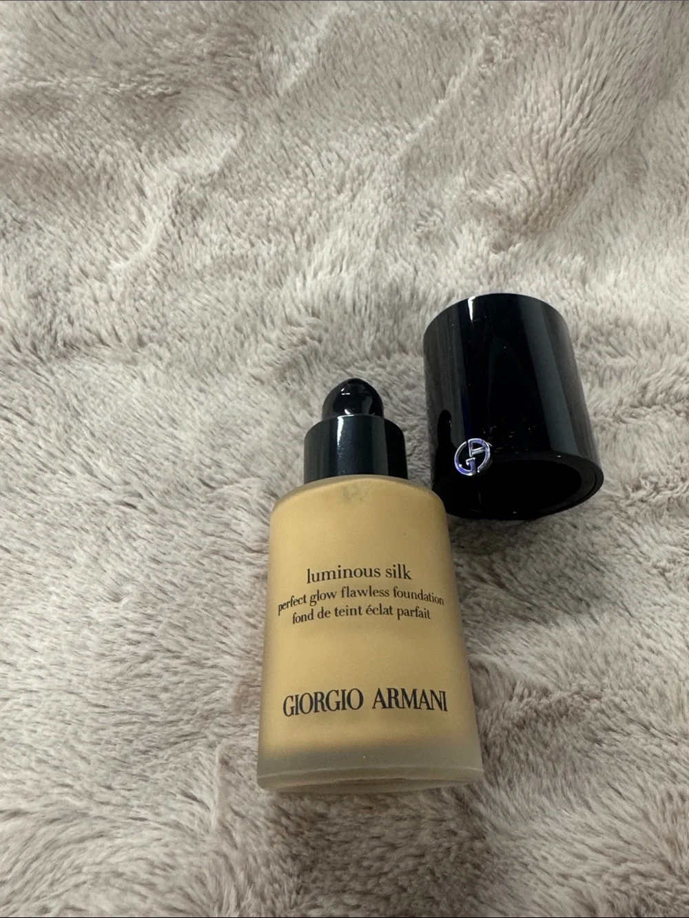 Giorgio Armani Luminous Silk Foundation - Beige with Black Cap